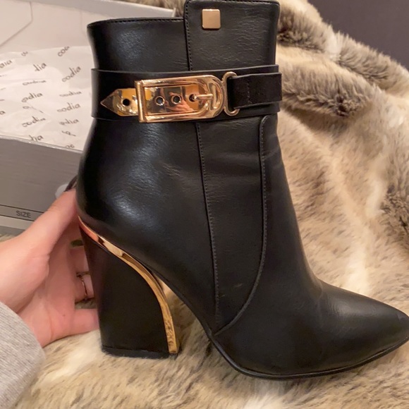 Heeled boots - Picture 3 of 3